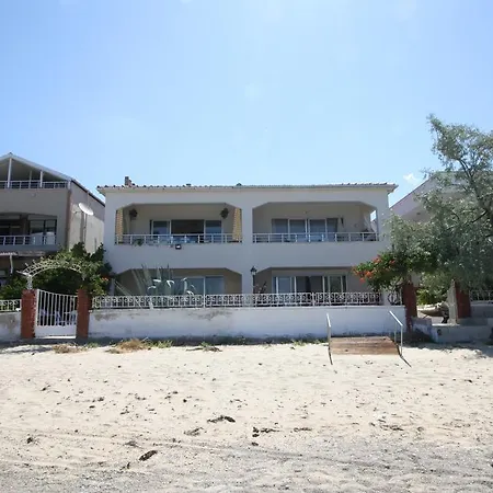 Gunes Yali Türkeli
