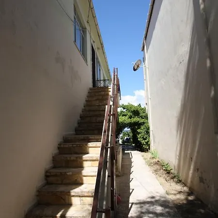 Gunes Yali Türkeli