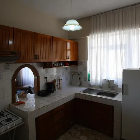 Gunes Yali