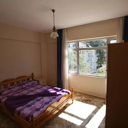 Gunes Yali