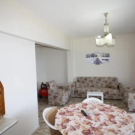 Gunes Yali Türkeli